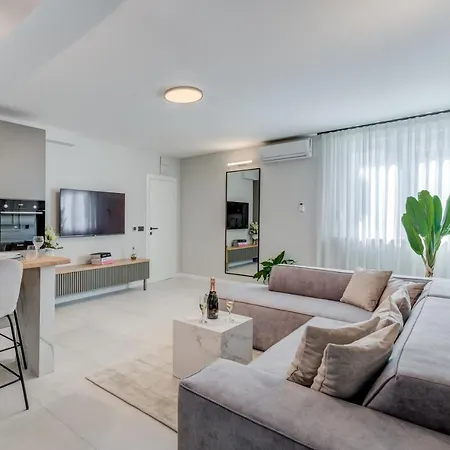 Apartment Beachfront Holiday Split