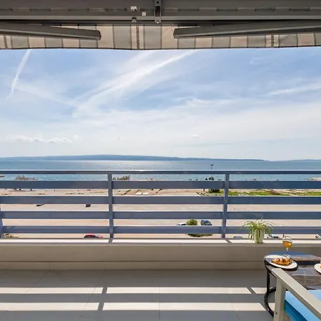Beachfront Holiday Apartment *